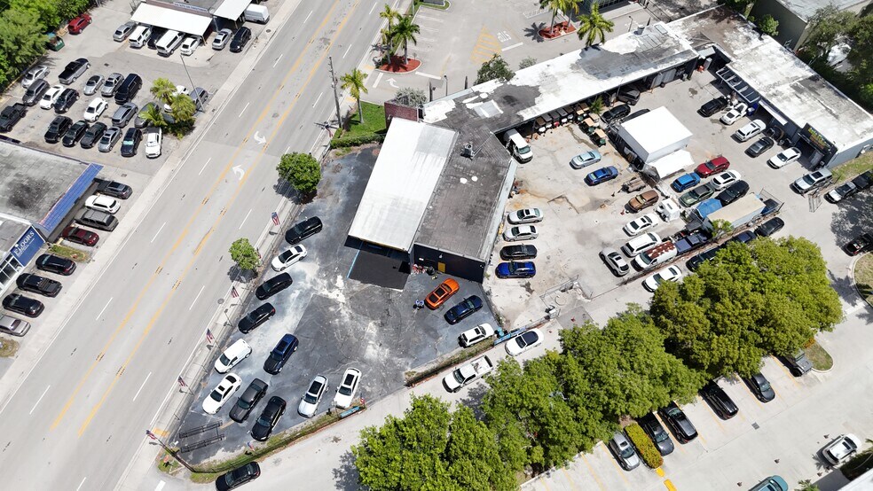Primary Photo Of 15551 W Dixie Hwy, North Miami Beach Auto Dealership For Lease
