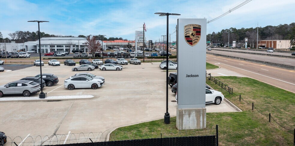 More Photos Of 5385 N I 55 St, Jackson Auto Dealership For Sale