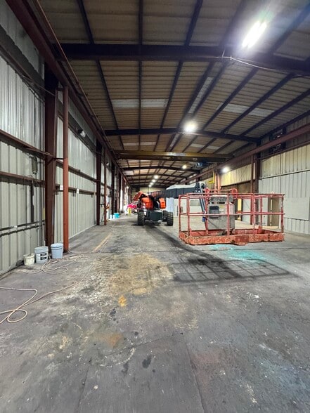 More Photos Of 6031 Fm 2767, Tyler Warehouse For Lease