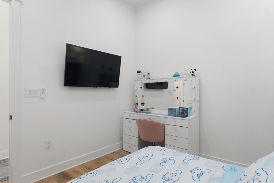 More Photos Of 103 W Duval St, Troup Freestanding For Sale