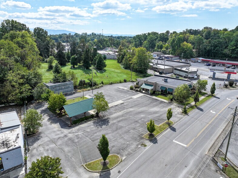 More Photos Of 904-918 Snapps Ferry Rd, Greeneville Storefront For Sale