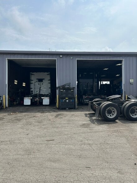 More Photos Of 3025 East End Ave, South Chicago Heights Truck Terminal For Sale