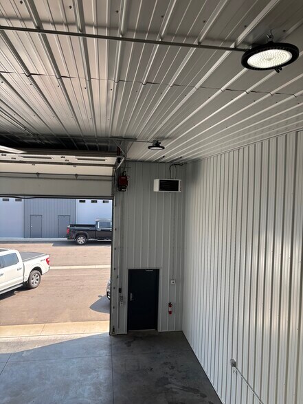 More Photos Of 15195 Boulder Ct, Rosemount Self Storage For Lease
