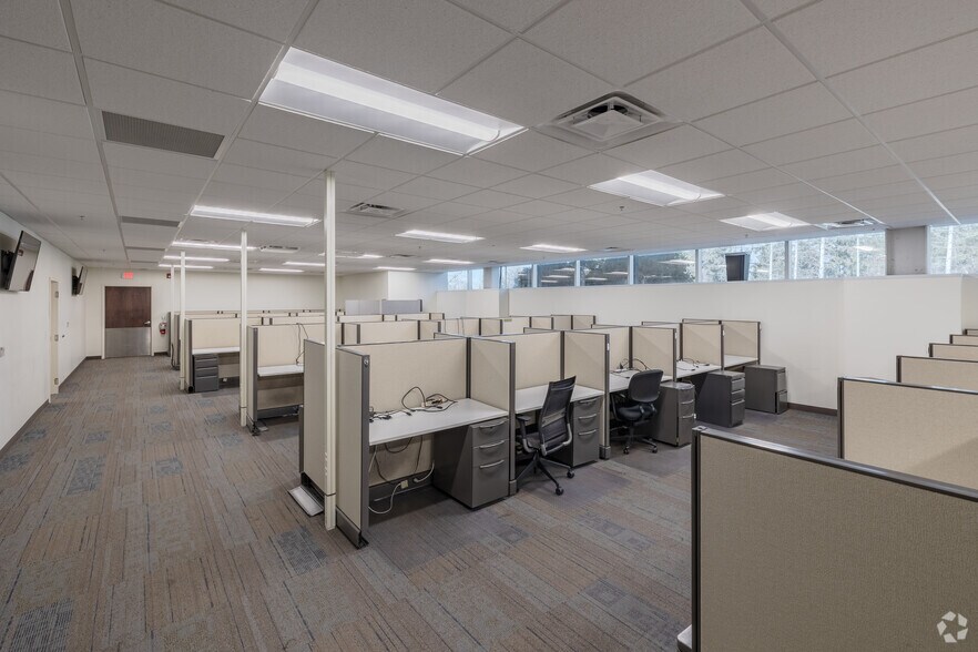 More Photos Of 4300 Fashion Square Blvd, Saginaw Office For Lease