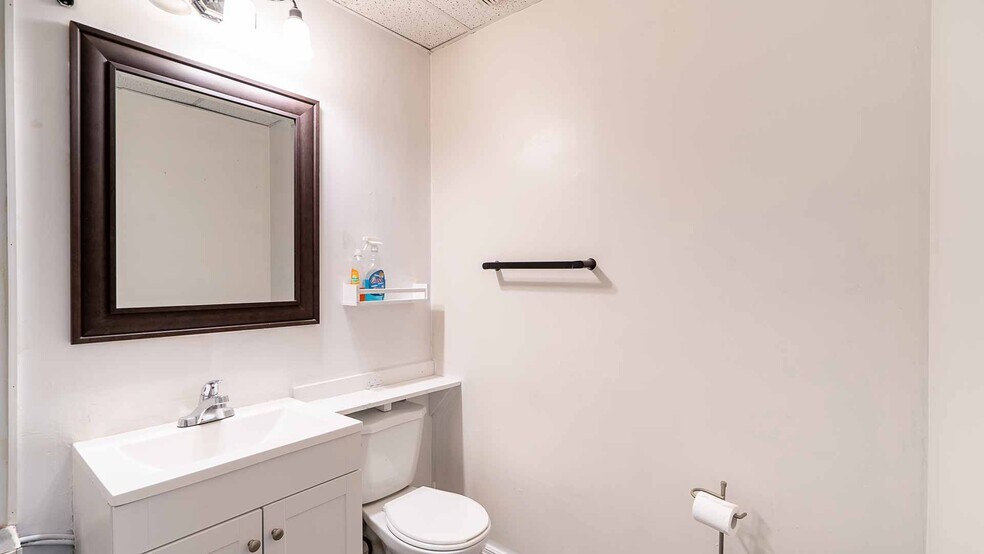 More Photos Of 26 Cordova St E, Vancouver Storefront For Lease