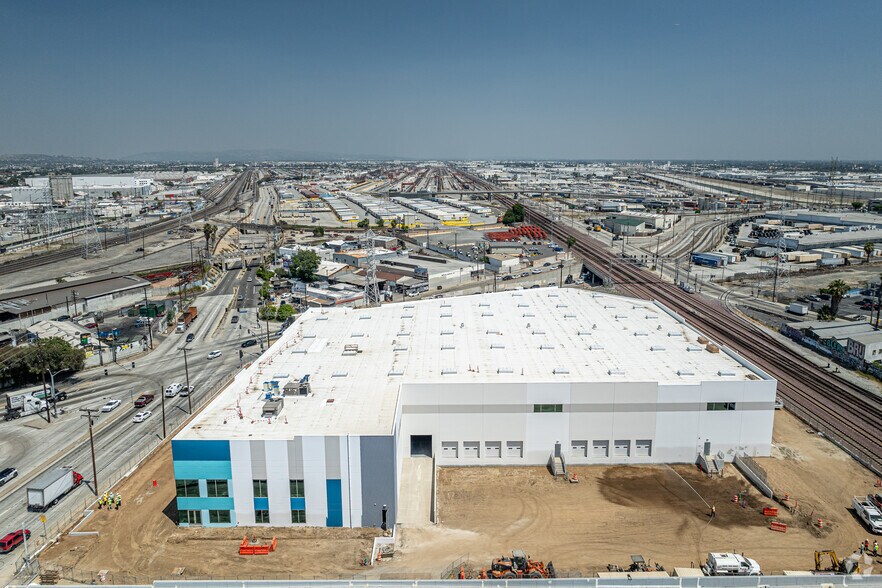 More Photos Of 3270 E Washington Blvd, Los Angeles Warehouse For Sale
