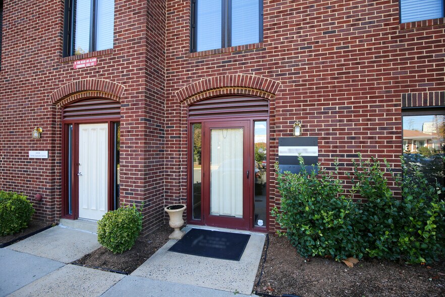 More Photos Of 2555-2575 Chain Bridge Rd, Vienna Medical For Lease