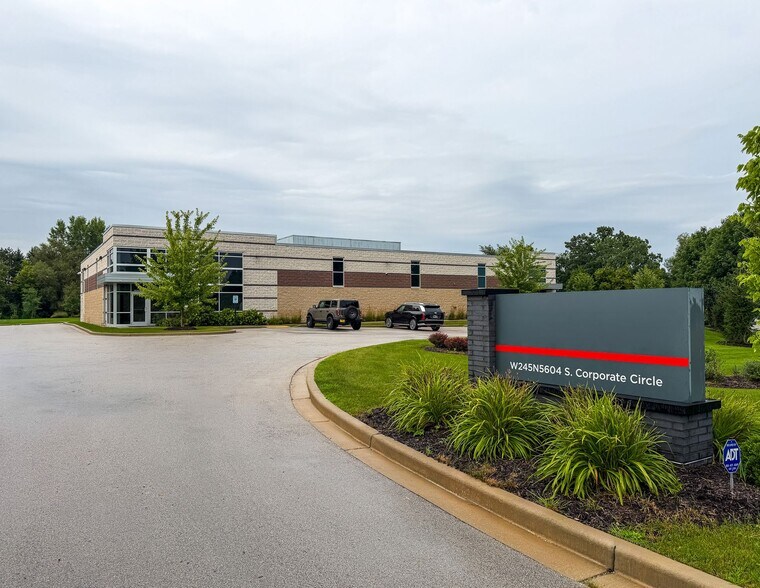More Photos Of W245N5604 S Corporate Cir, Sussex Flex For Sale