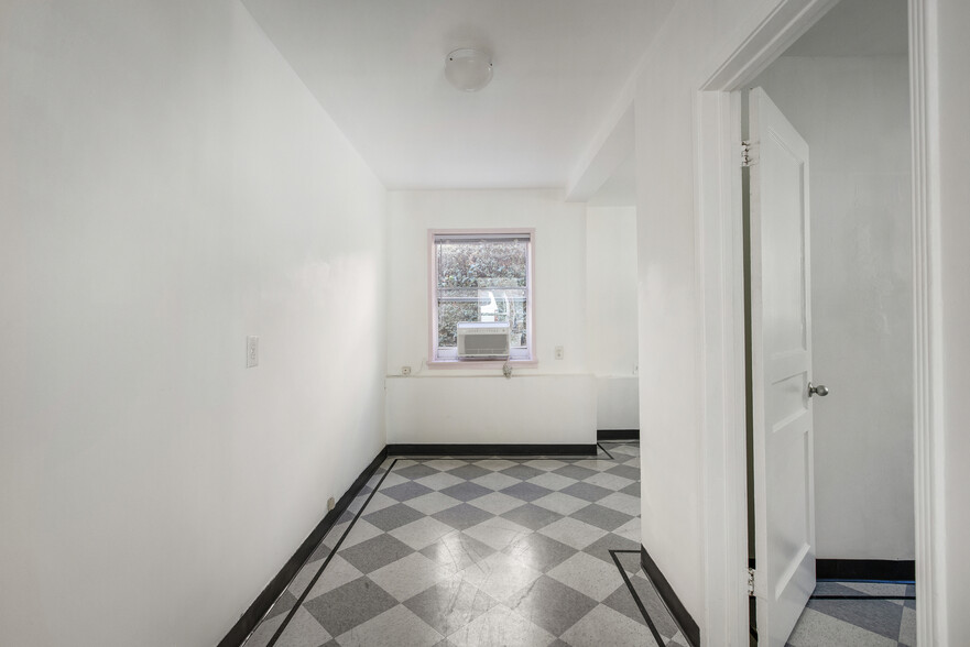 More Photos Of 1933 Hillhurst Ave, Los Angeles Office For Lease