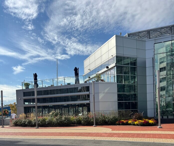 More Photos Of 15 Harbor Point Rd, Stamford Restaurant For Lease