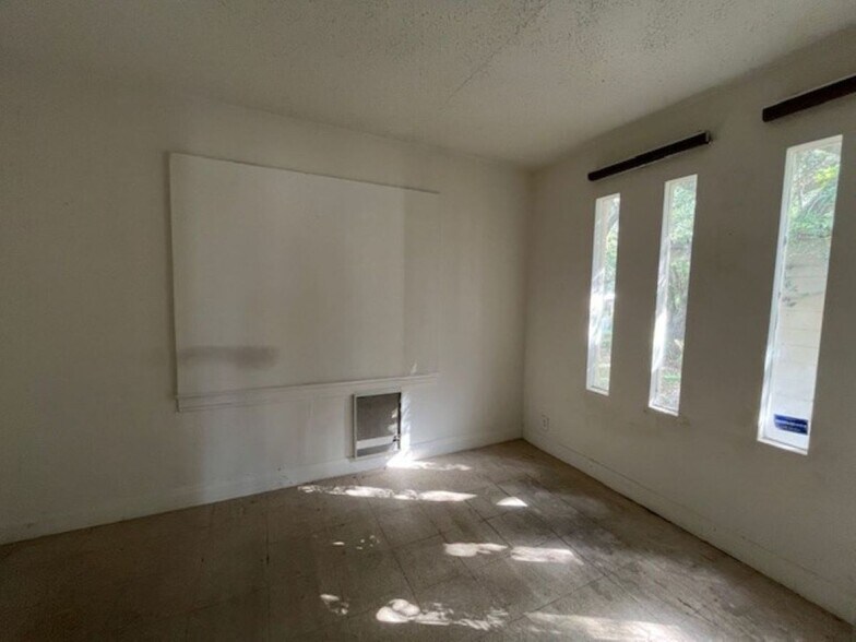 More Photos Of 1318 E Dr Martin Luther King Jr Blvd, Tampa General Retail For Sale