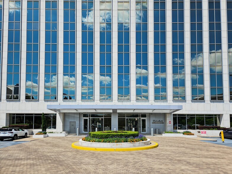 More Photos Of 5444 Westheimer Rd, Houston Coworking Space