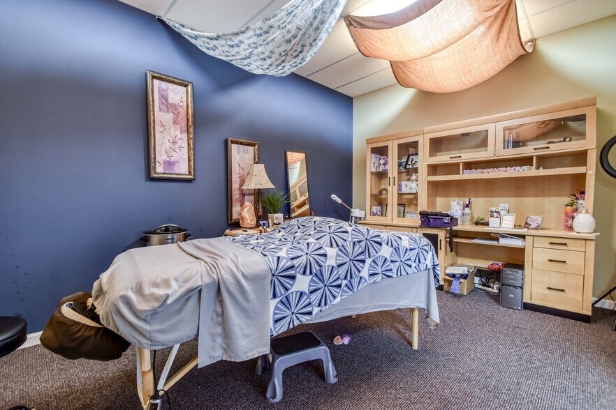 More Photos Of 1366 E 346th St, Eastlake Restaurant For Sale