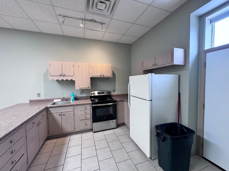 More Photos Of 217 N Randolph St, Macomb Office For Sale