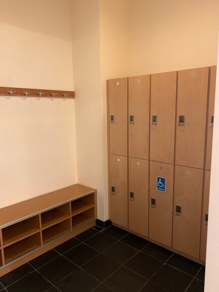 More Photos Of 16315 Monterey Hwy, Morgan Hill Freestanding For Lease