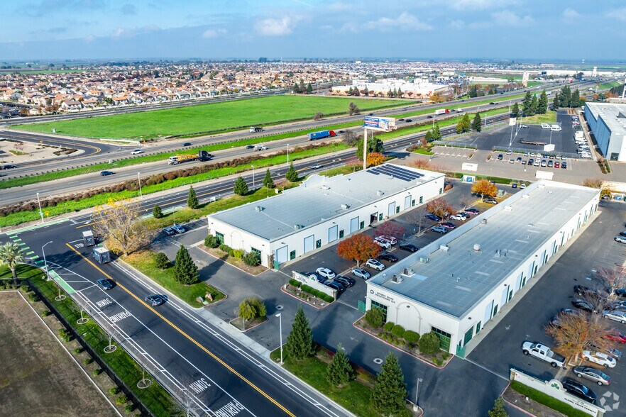More Photos Of 103 Darcy Pky, Lathrop Flex For Lease