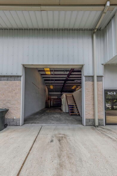 More Photos Of 565 Frederica Ln, Dunedin Warehouse For Lease