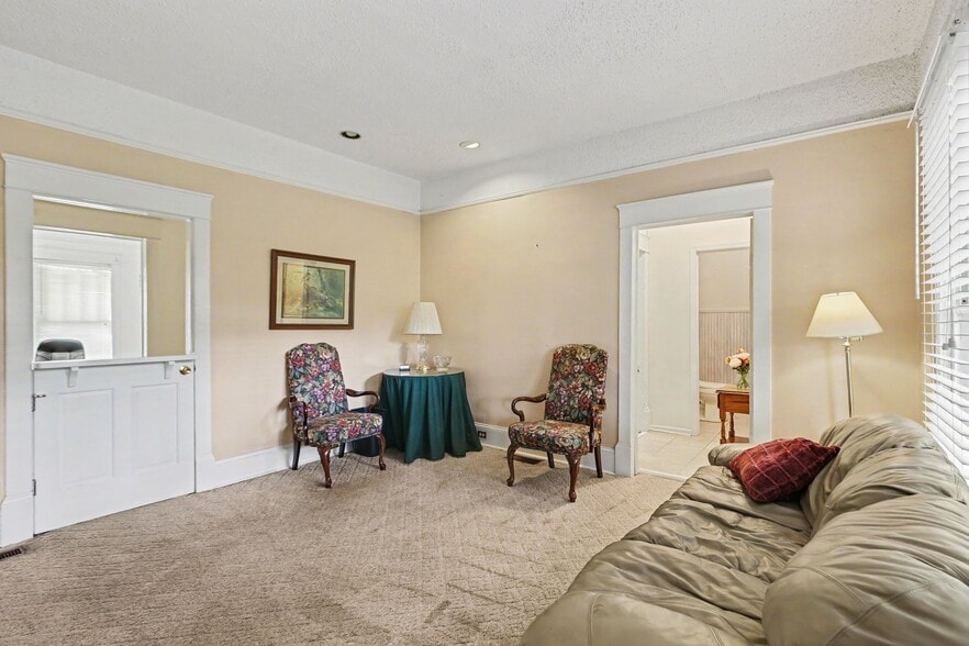 More Photos Of 8493 Campbellton St, Douglasville Office For Sale