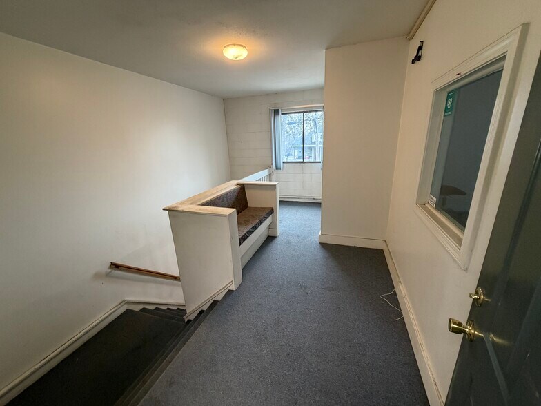 More Photos Of 14 Minnesota Ave, Warwick Office For Sale