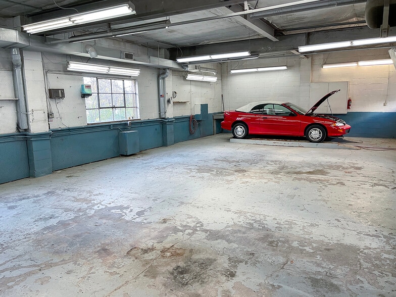 More Photos Of 459 Southgate Dr, Tomahawk Industrial For Sale