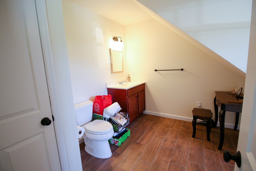 More Photos Of 368 E Main St, Middletown Restaurant For Sale