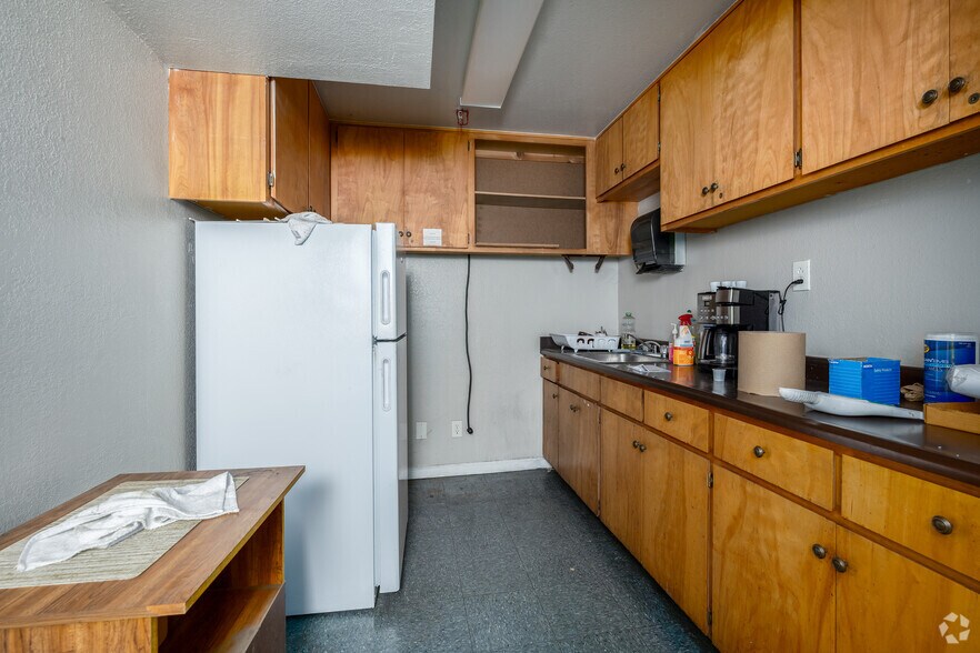 More Photos Of 1980 Kusel Rd, Oroville Manufacturing For Lease