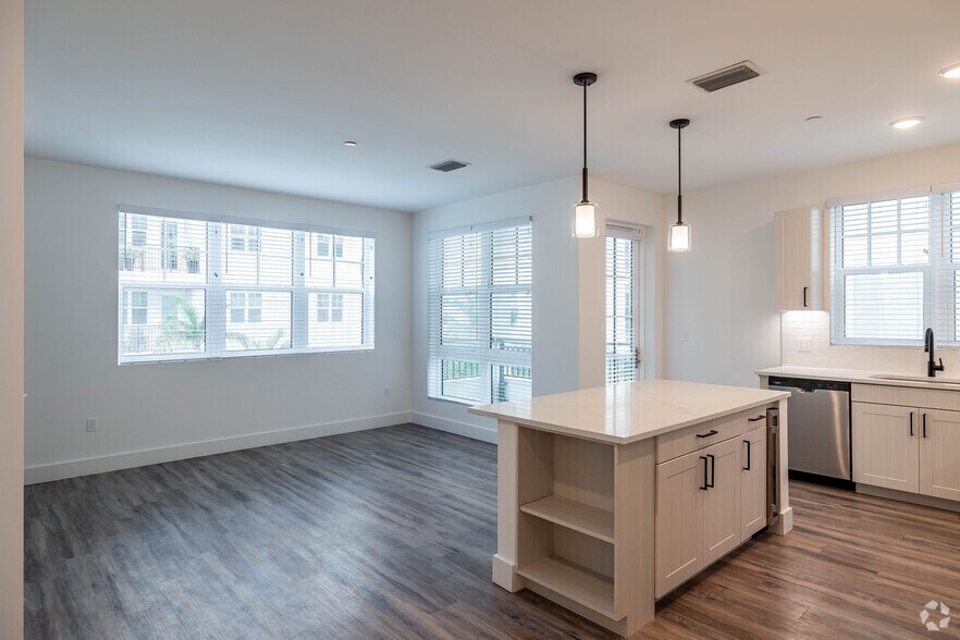 More Photos Of 40 NE 7th Ave, Delray Beach Apartments For Lease