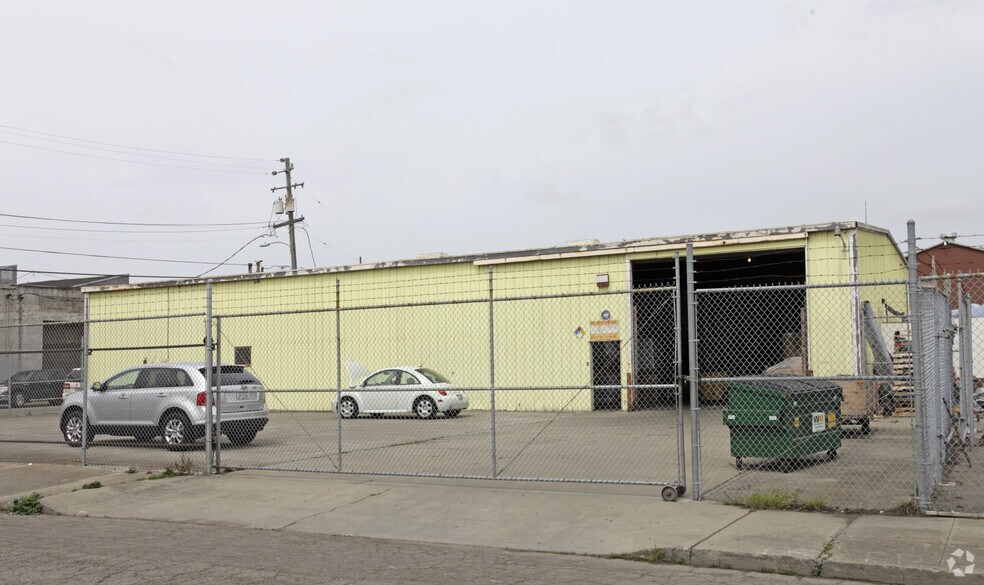 More Photos Of 9828 Pearmain St, Oakland Warehouse For Lease
