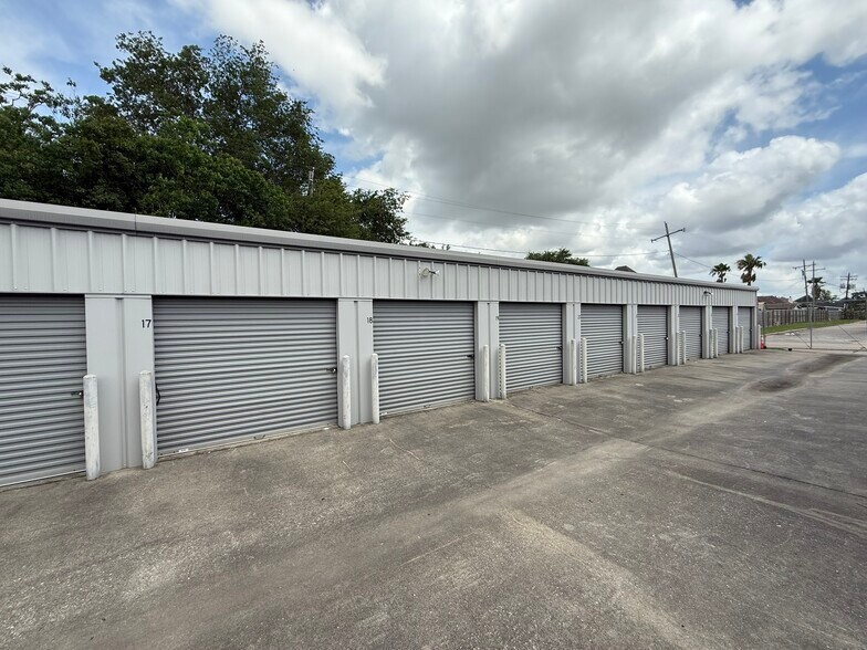 More Photos Of 1420 S 21st St, Nederland Specialty For Sale