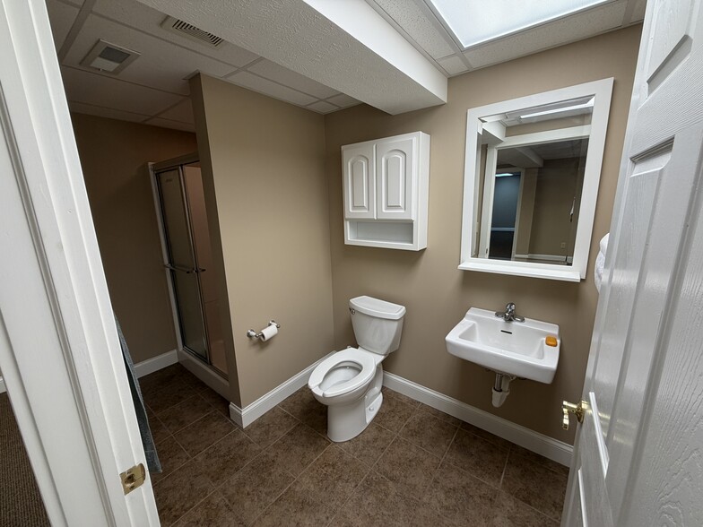 More Photos Of 2801 Bristol St, Elkhart Office For Sale