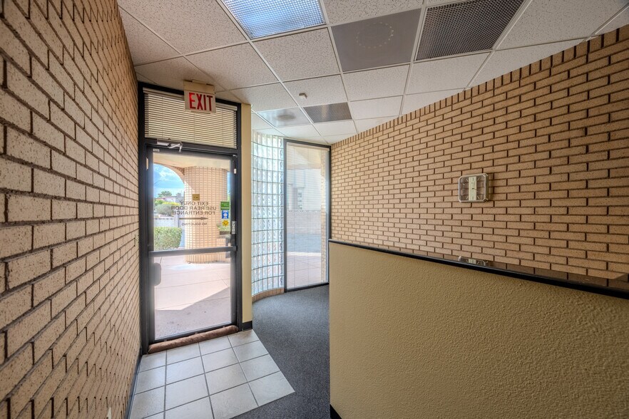 More Photos Of 1570 S Rainbow Blvd, Las Vegas Office For Lease