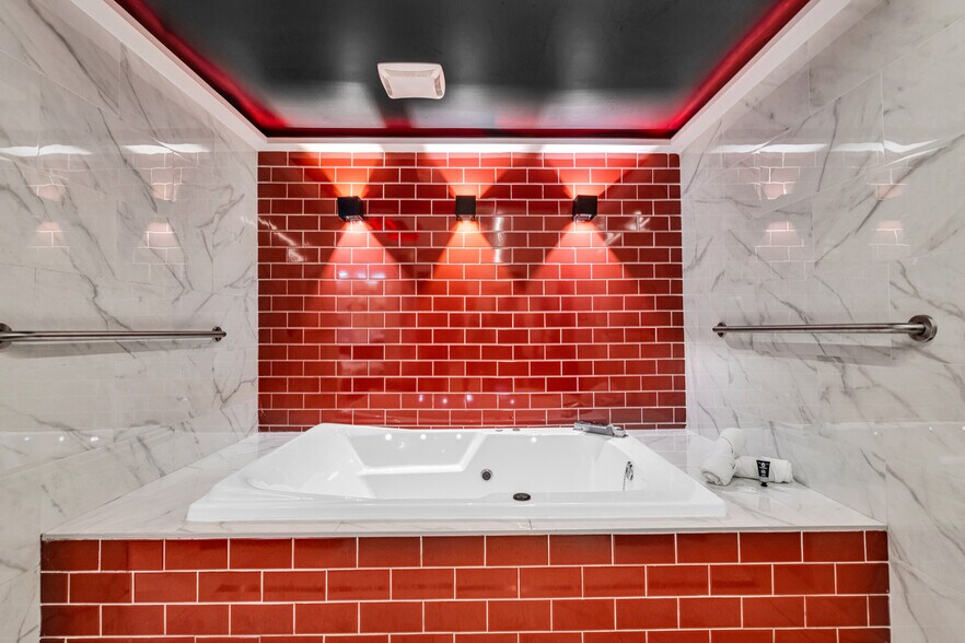 More Photos Of 841 N Krome Ave, Homestead Hotel For Sale