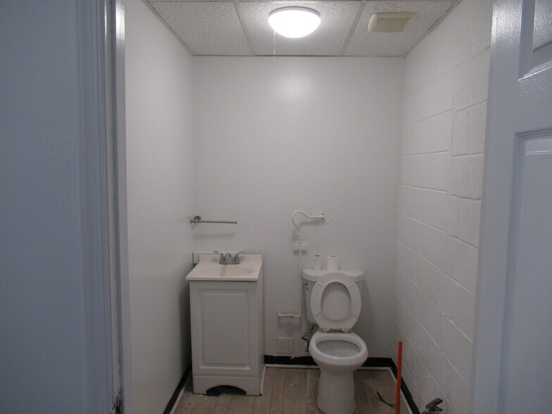 More Photos Of 700 Ritchie Rd, Capitol Heights Light Manufacturing For Lease