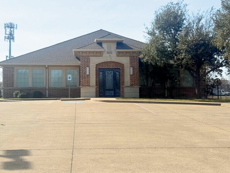 Primary Photo Of 1611 N Belt Line Rd, Mesquite Medical For Lease