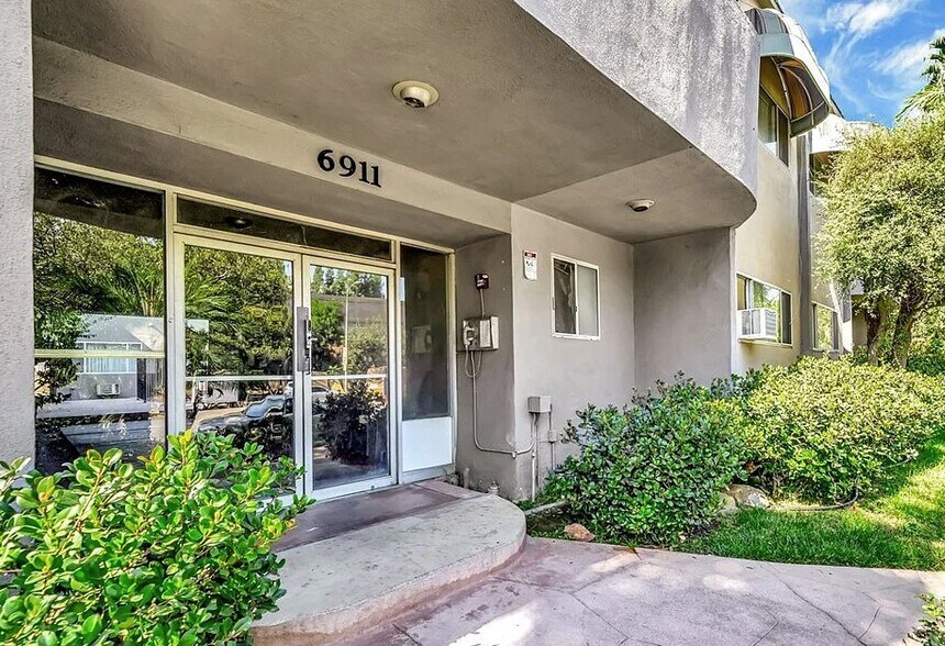 More Photos Of 6911 Haskell Ave, Van Nuys Apartments For Sale