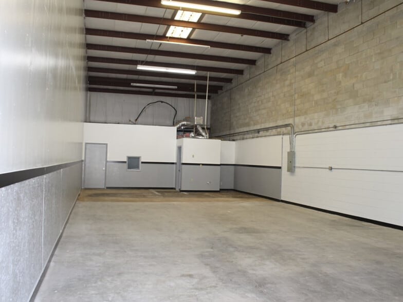 More Photos Of 4302 E 10th Ave, Tampa Warehouse For Lease