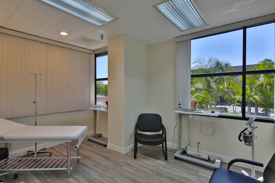 More Photos Of 11 Mareblu, Aliso Viejo Medical For Sale