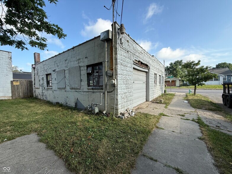 More Photos Of 3823 E 10th St, Indianapolis Freestanding For Sale