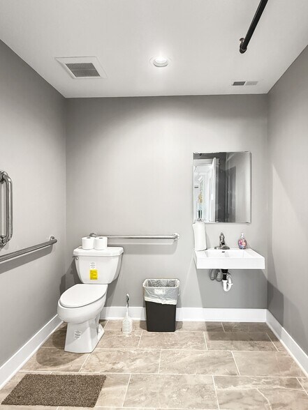 More Photos Of 1911 NE 58th Ave, Des Moines Industrial For Sale