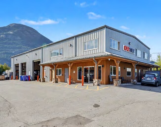 More Photos Of 38925 Production Way, Squamish Auto Repair For Sale