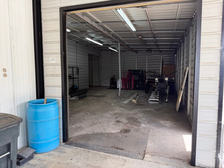 More Photos Of 301 Charlie Griffin Rd, Plant City Flex For Lease