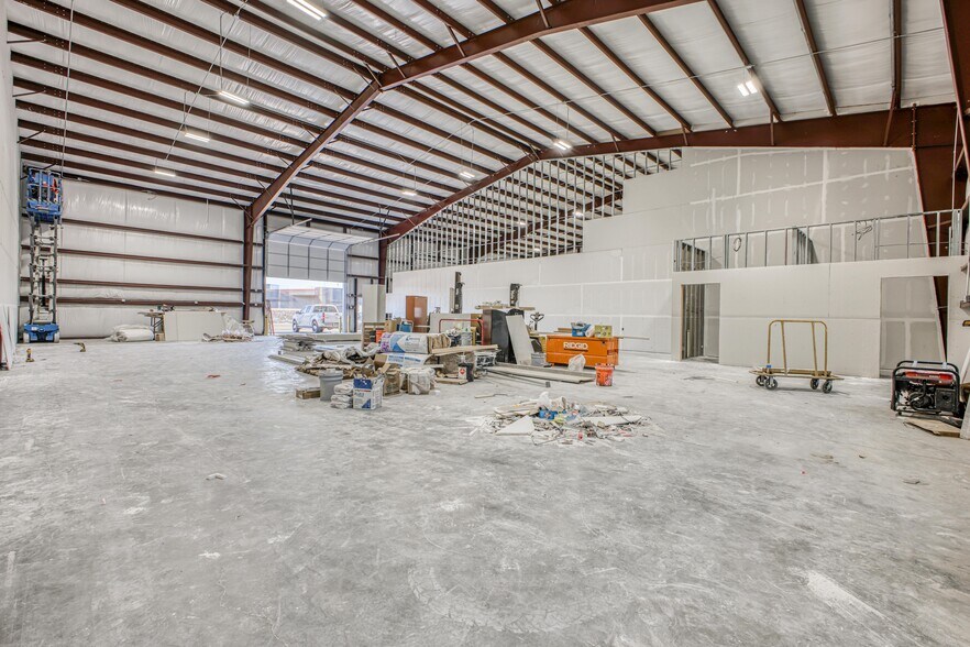More Photos Of 10100 Railroad Dr., El Paso Warehouse For Lease