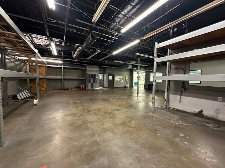 More Photos Of 7803 Hansen Rd, Houston Warehouse For Lease