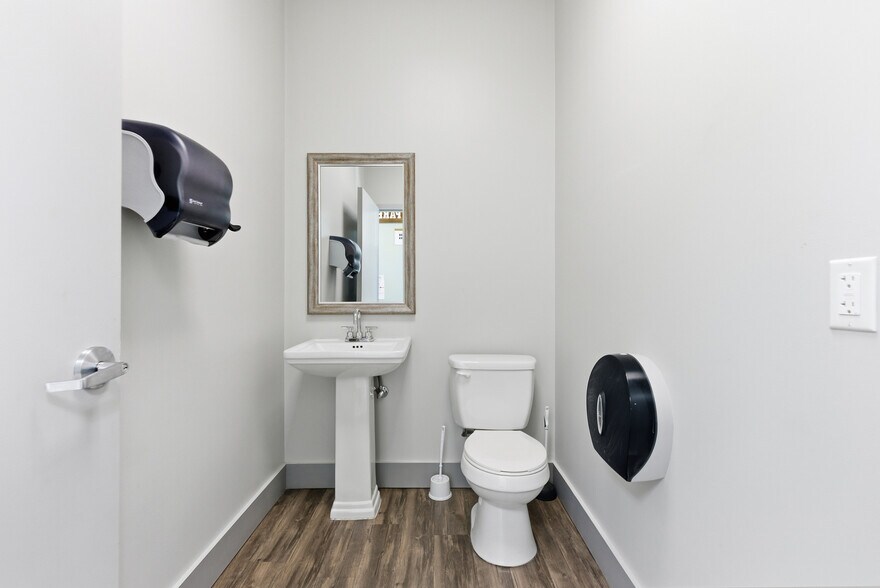 More Photos Of 11303 Highway 92, Woodstock Freestanding For Sale