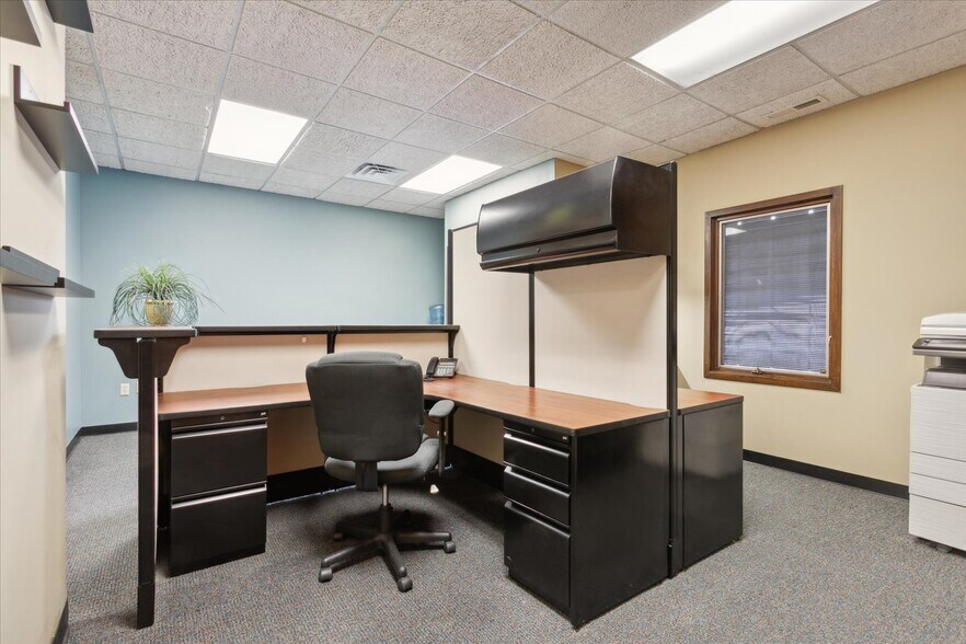 More Photos Of 732 Thimble Shoals Blvd, Newport News Office For Sale