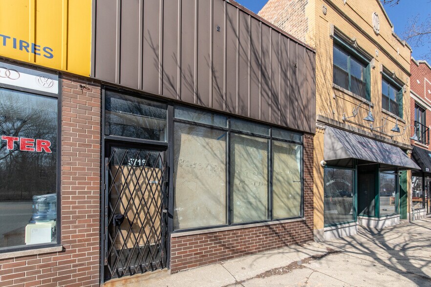 More Photos Of 5700-5716 N Western Ave, Chicago Storefront For Lease