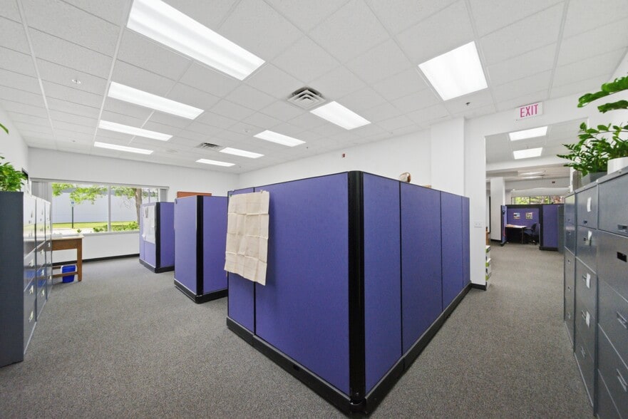 More Photos Of 975 Campus Dr, Mundelein Light Manufacturing For Sale