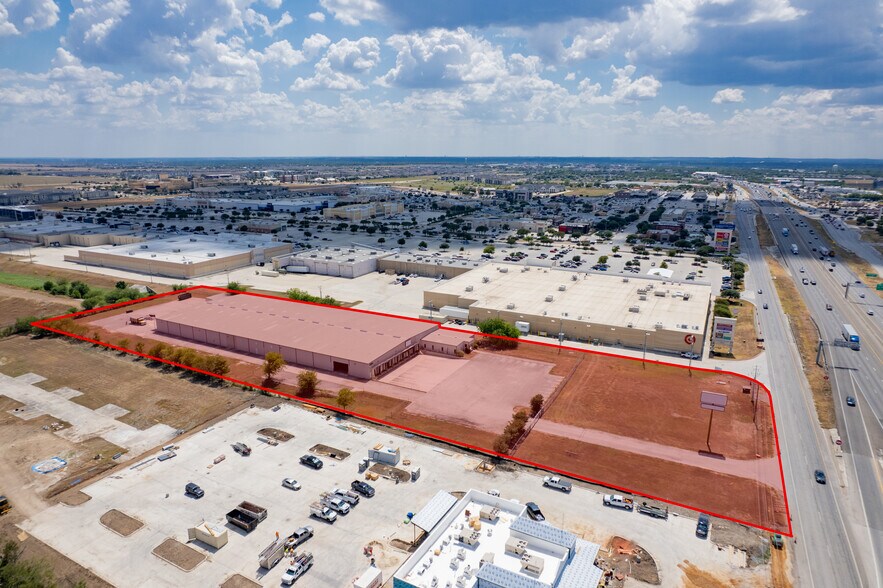 More Photos Of 3194 N Interstate 35, New Braunfels Warehouse For Lease