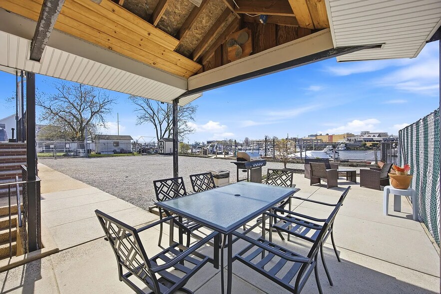 More Photos Of 1 Merit Ct, Brooklyn Marina For Sale
