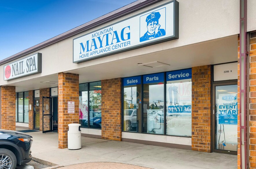 Primary Photo Of 2295 S Chambers Rd, Aurora Freestanding For Lease